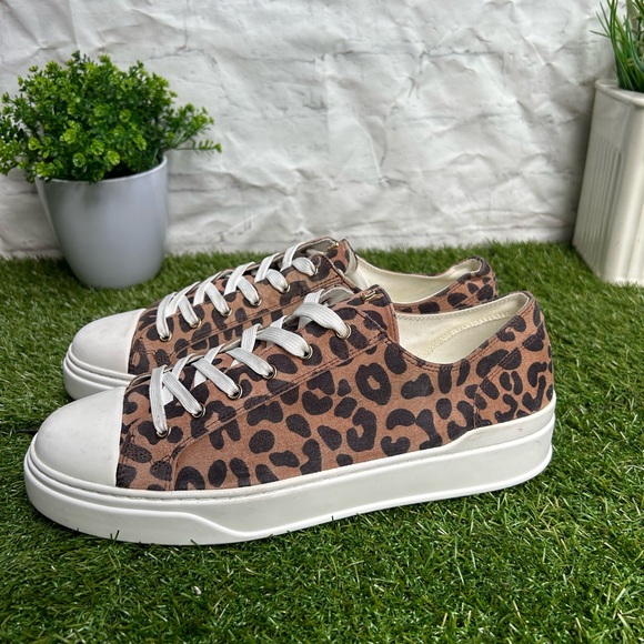 STUART WEITZMAN
 Sammy Low Top Sneaker
Cheetah Suede women size 10 like new - Picture 11 of 16